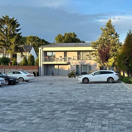 Linden Apartman 104 - Adults Only Mosonmagyaróvár エクステリア 写真