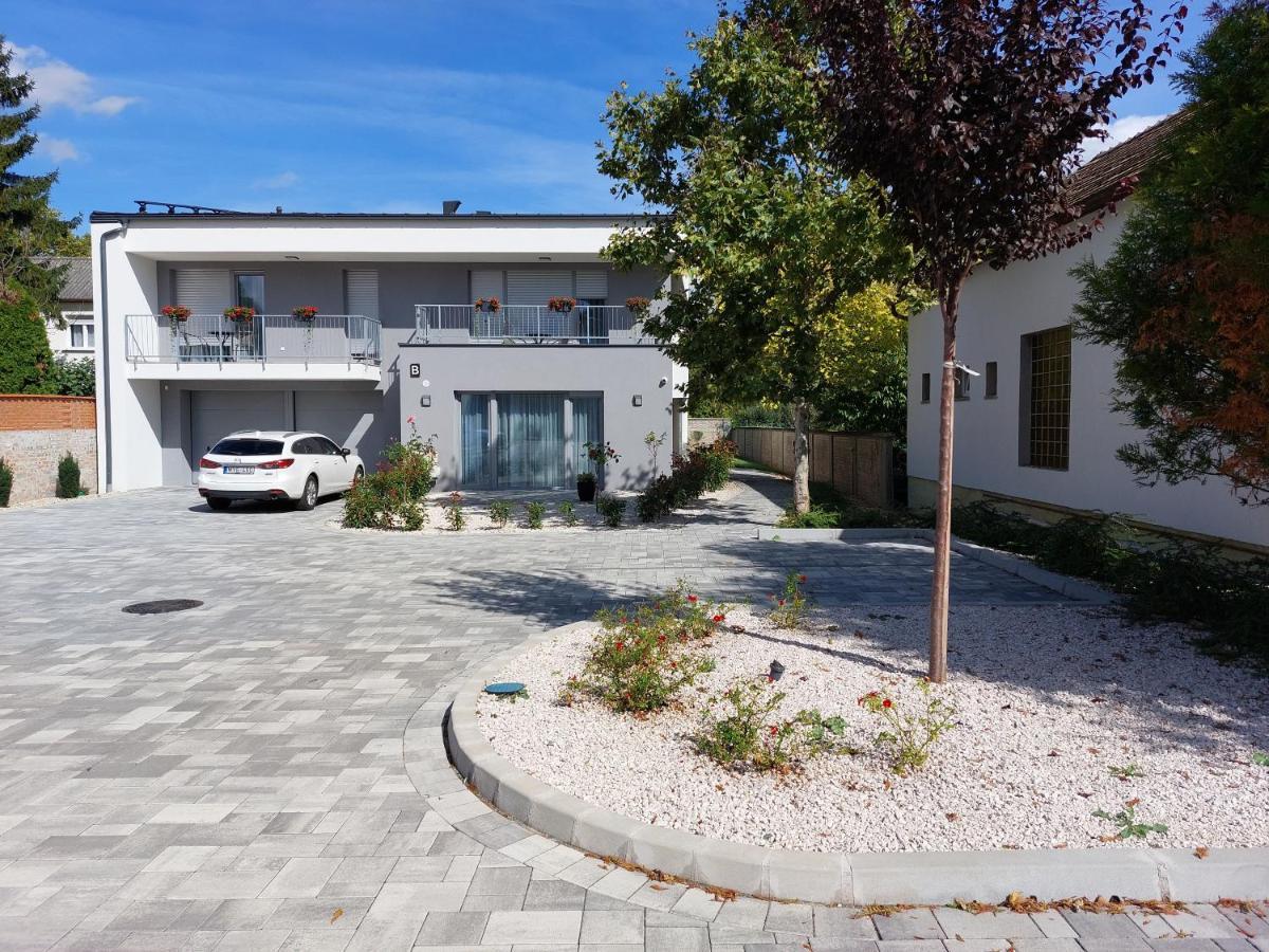 Linden Apartman 104 - Adults Only Mosonmagyaróvár エクステリア 写真