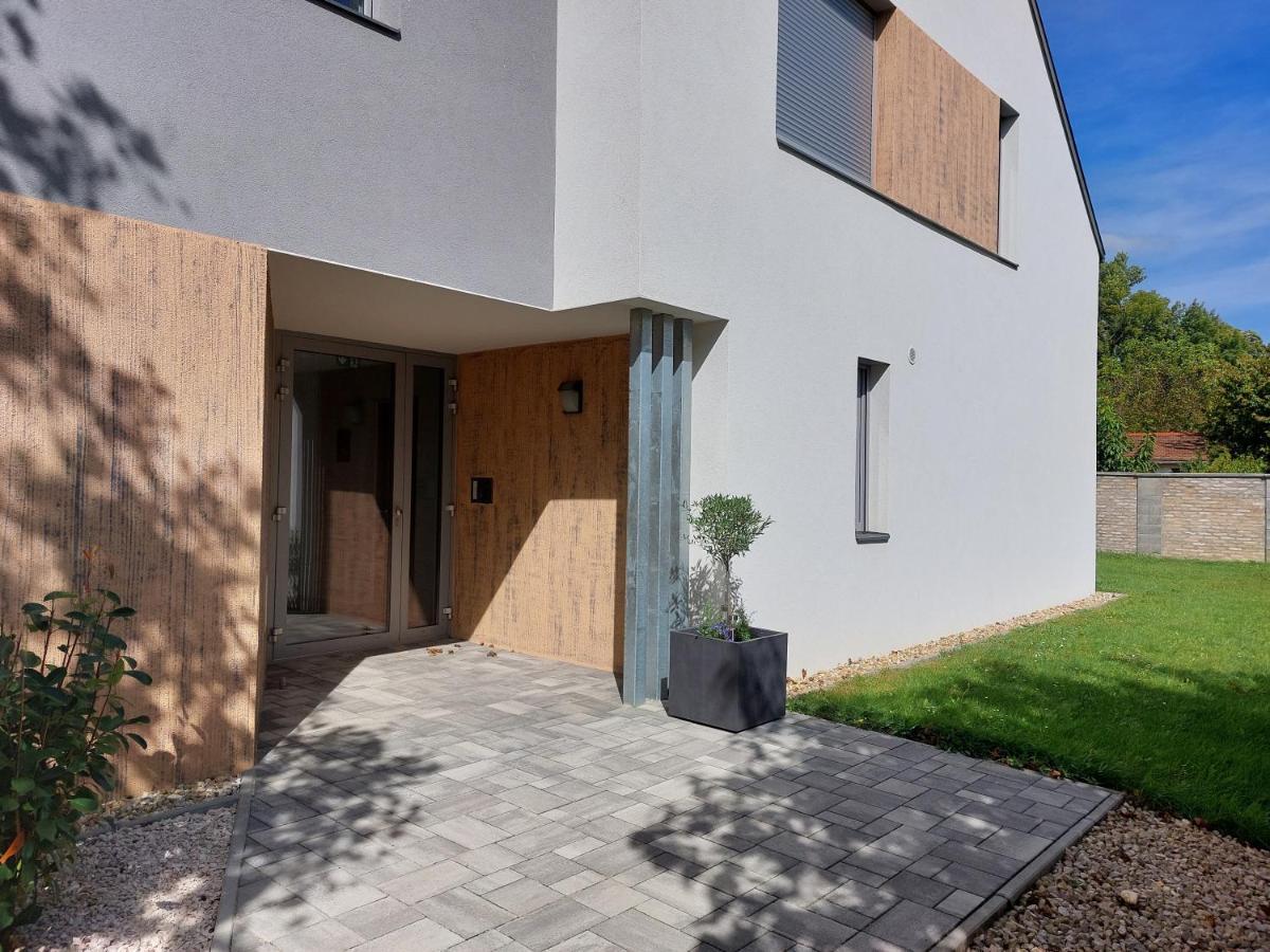 Linden Apartman 104 - Adults Only Mosonmagyaróvár エクステリア 写真